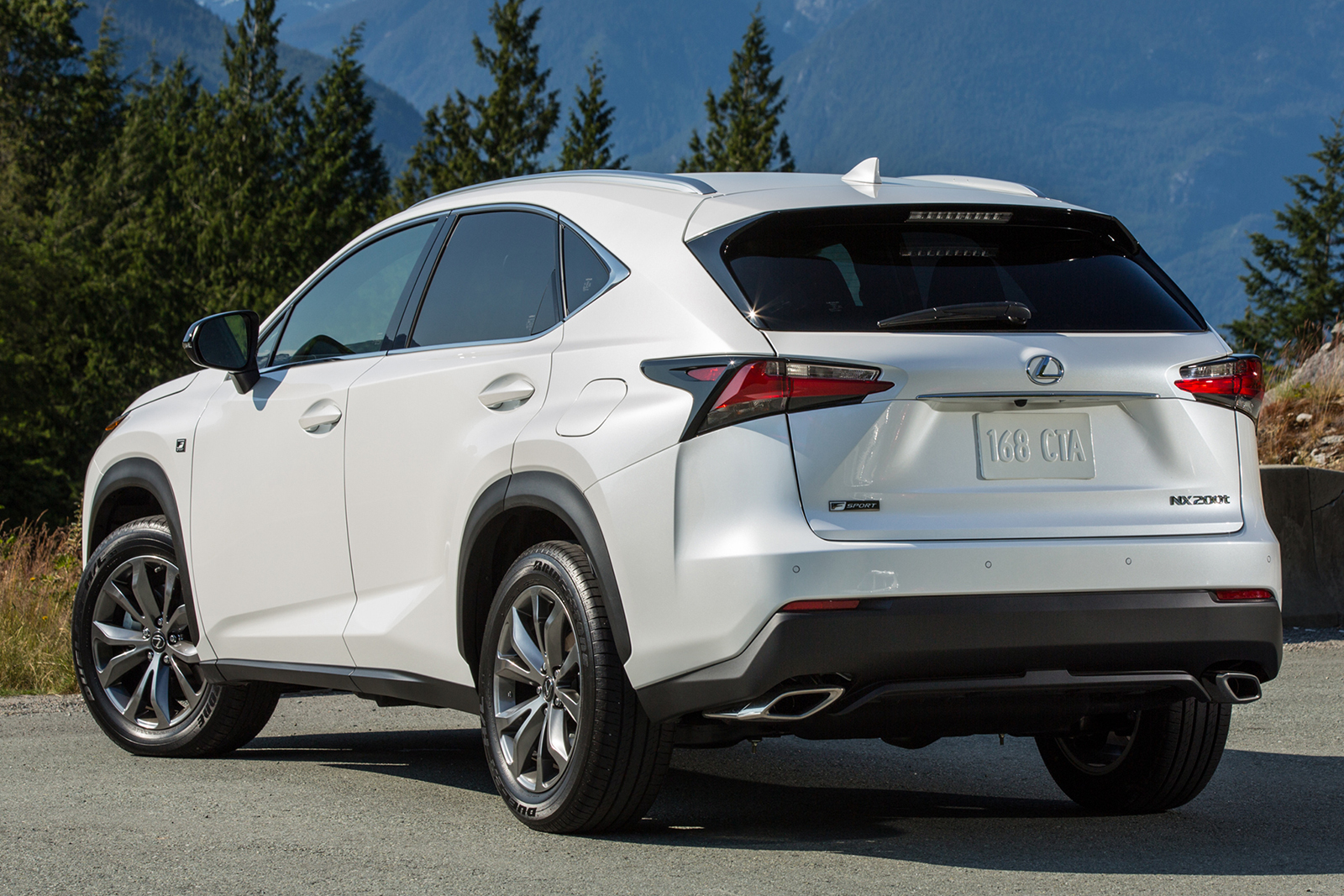 Экстерьер Lexus NX 200: стиль кроссовера