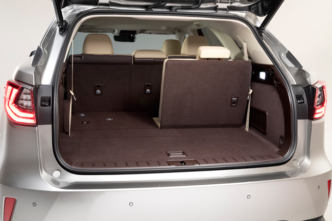 Lexus добавил третий ряд сидений в RX