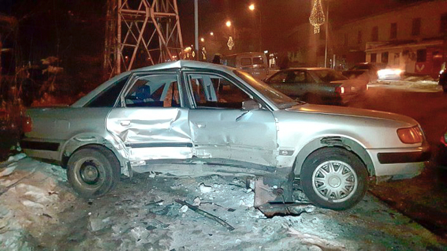 Четверо пострадали в серьёзном ДТП в Алматы Четверо пострадали в серьёзном ДТП в Алматы