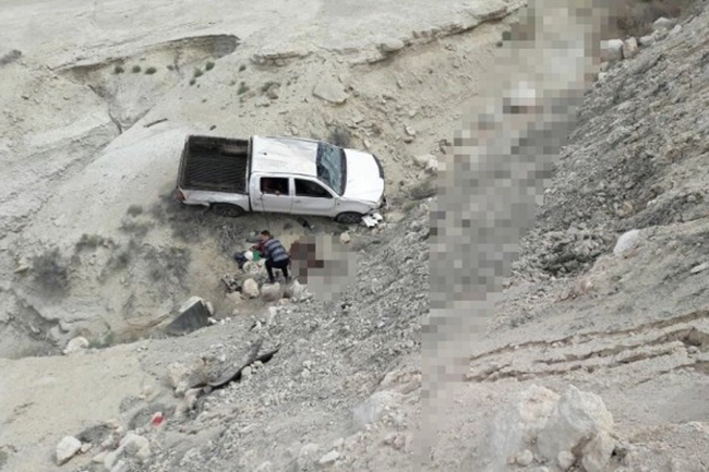 Человек погиб в пикапе, который сорвался с обрыва