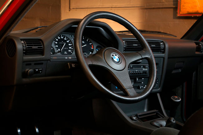 BMW E30 с пробегом всего 260 км выставили на продажу