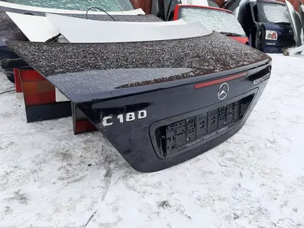 Крышка багажника Mercedes w203 c180 за 40 000 тг. в Семей