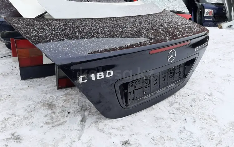 Крышка багажника Mercedes w203 c180 за 40 000 тг. в Семей