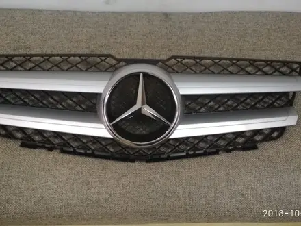 Решетка радиатора Mercedes-Benz x204 GLK дорестайлинг за 70 000 тг. в Алматы