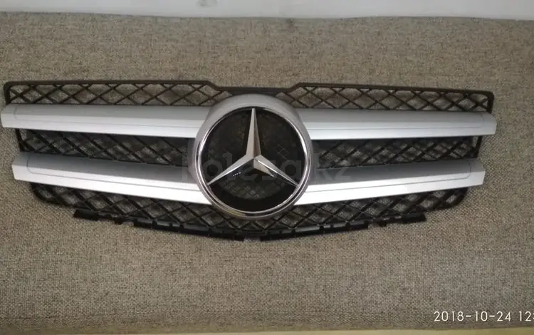 Решетка радиатора Mercedes-Benz GLK (X204) дорестайлинг за 70 000 тг. в Алматы