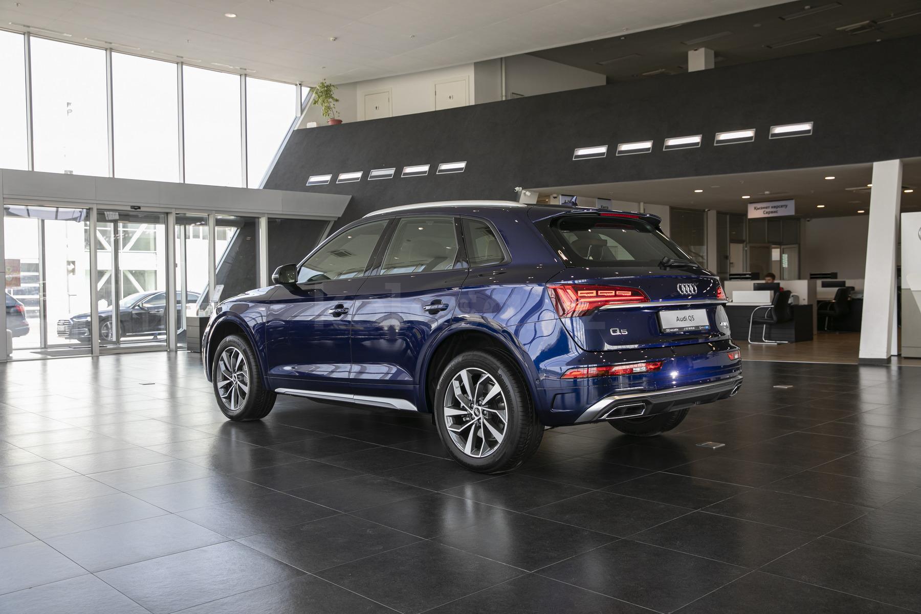 Audi Q5 SUV 2020 - н.в. года