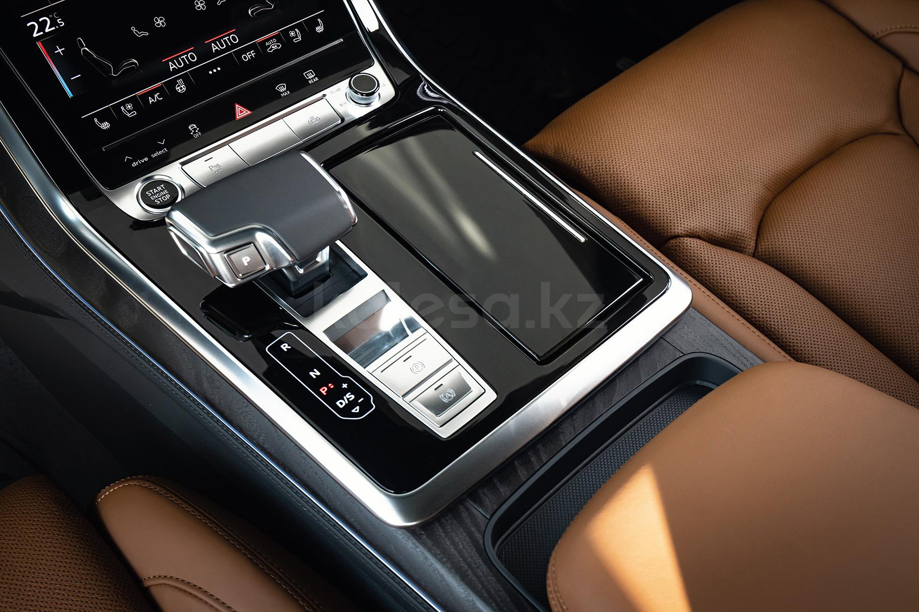 Audi Q8 SUV 2020 - н.в. года от 54 000 000 тенге