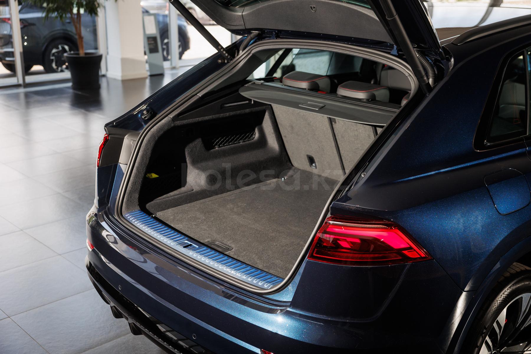 Audi Q8 SUV 2023 - н.в. года от 56 000 000 тенге