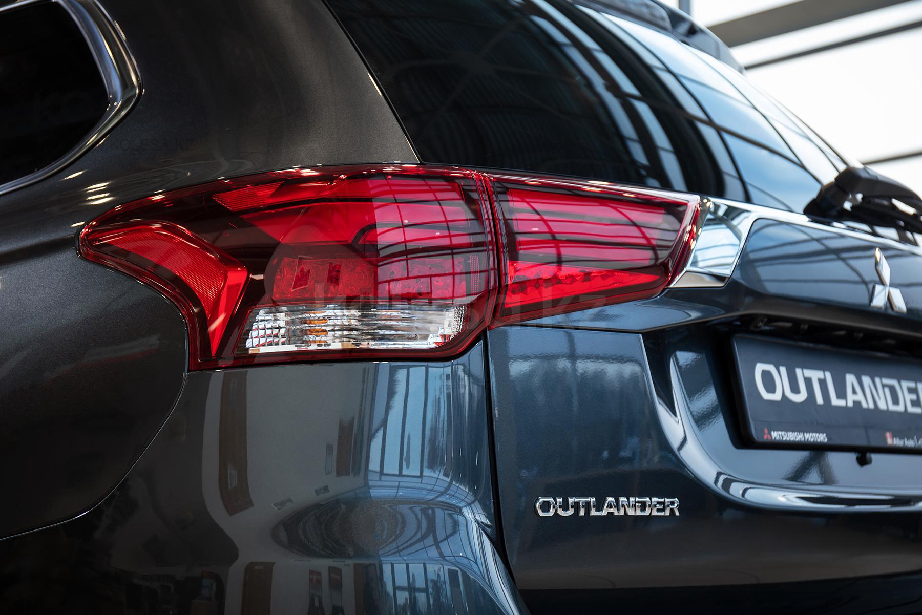 Mitsubishi Outlander SUV 2021 года
