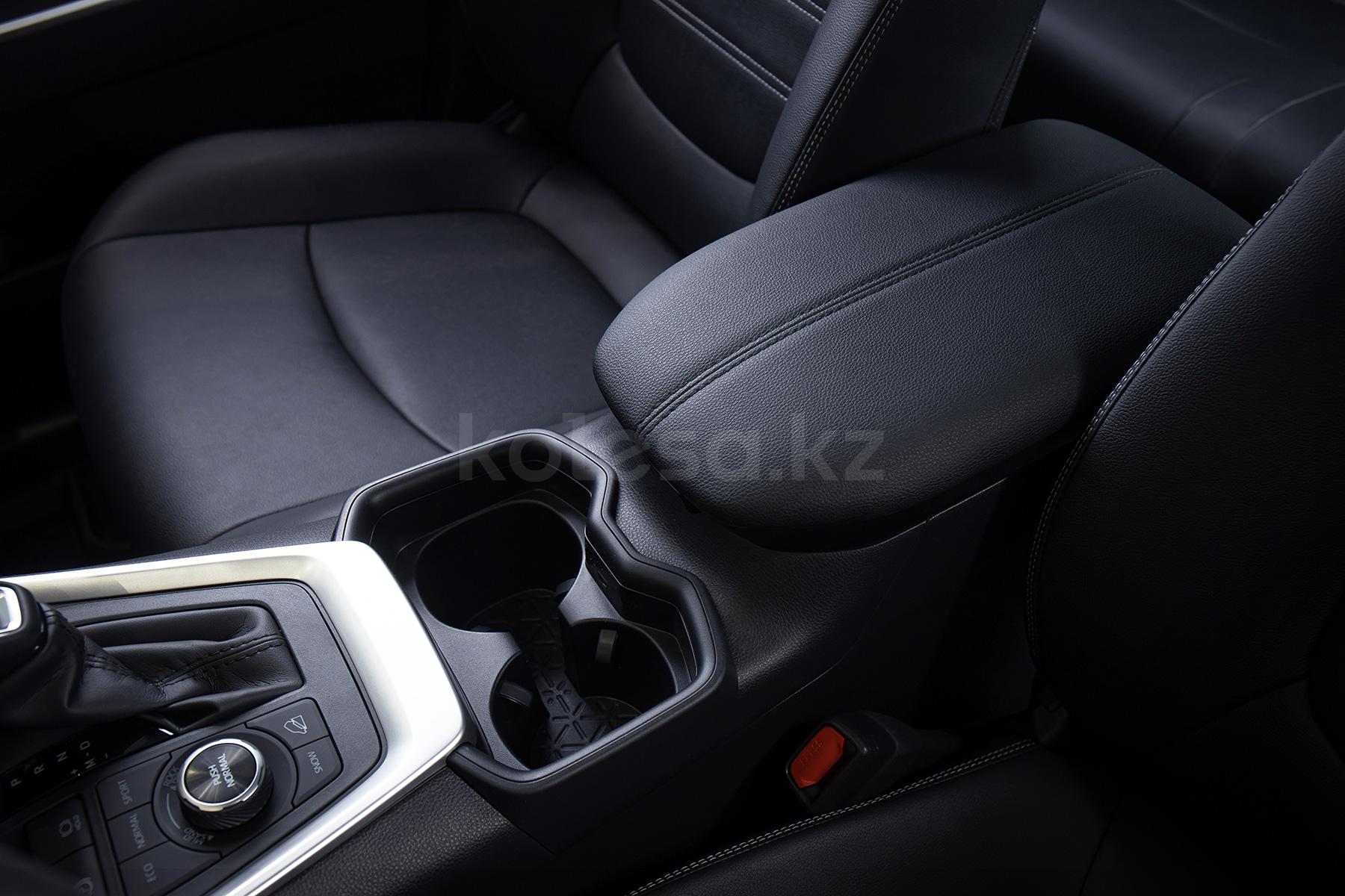 Toyota RAV4 SUV 2018 - н.в. года от 14 100 000 тенге