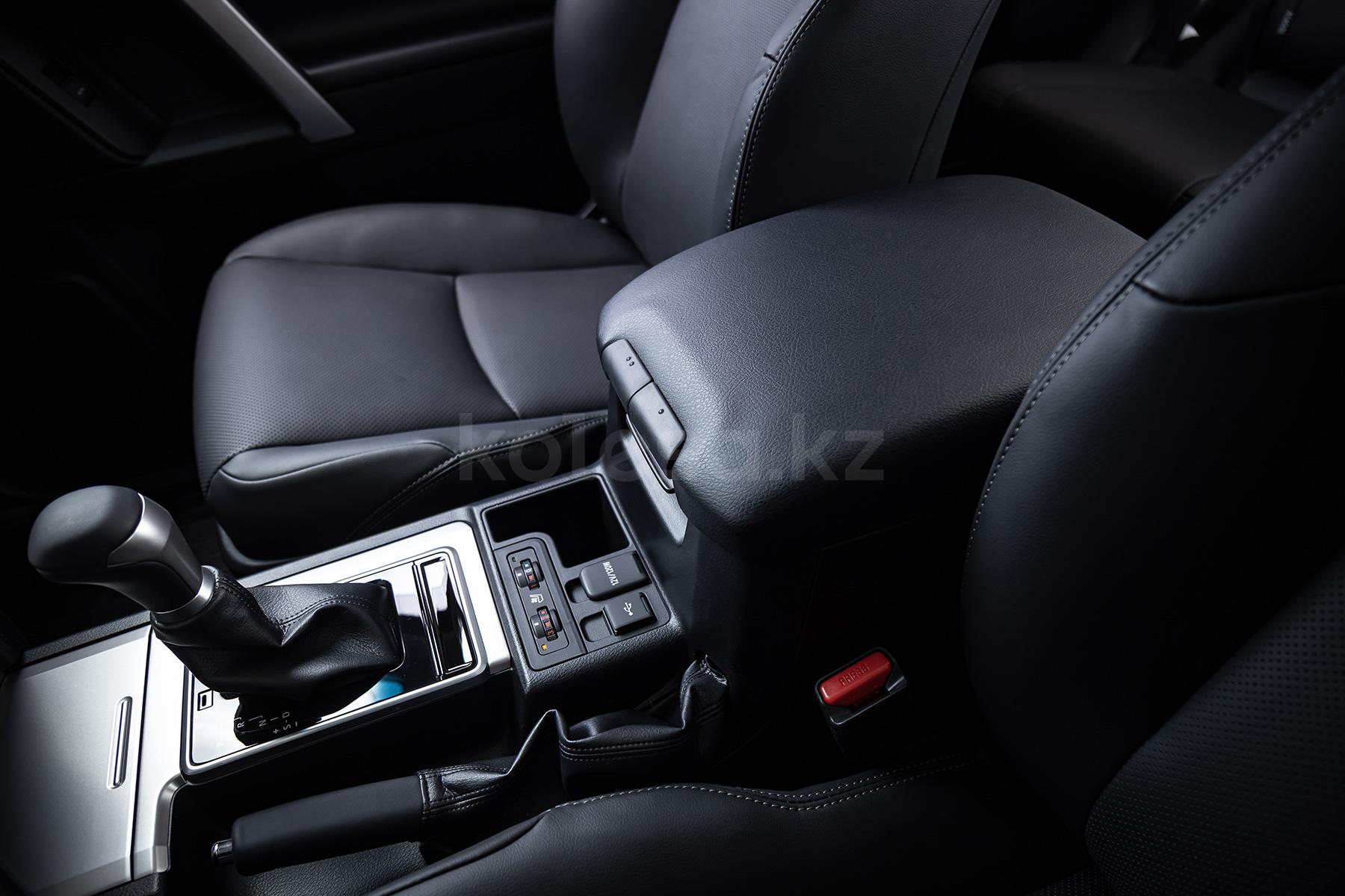 Toyota Land Cruiser Prado J150 SUV 2017 - 2024 года