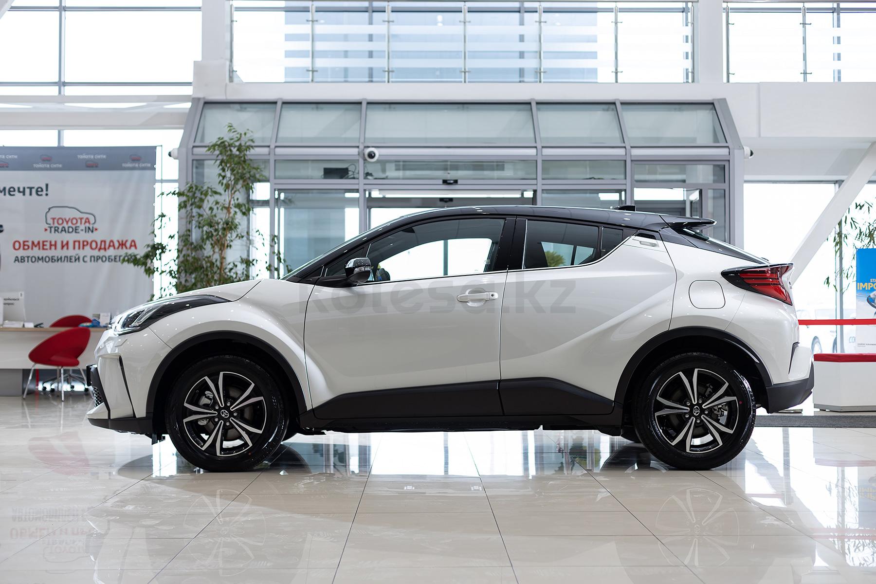 Toyota C-HR SUV 2019 - 2023 года