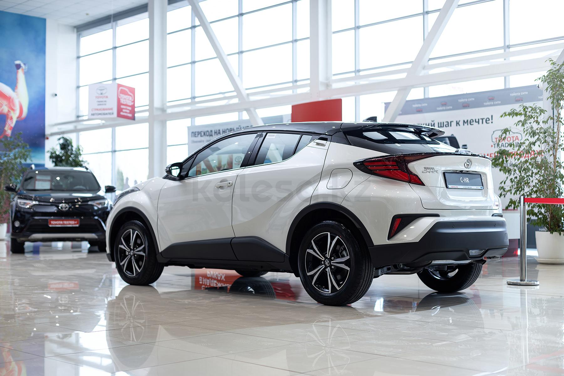 Toyota C-HR SUV 2019 - 2023 года