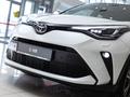 Toyota C-HR SUV 2019 - 2023 года