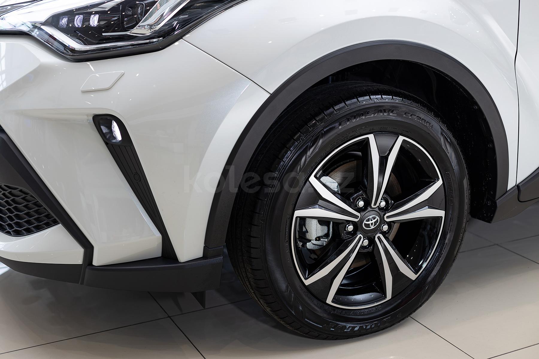 Toyota C-HR SUV 2019 - 2023 года