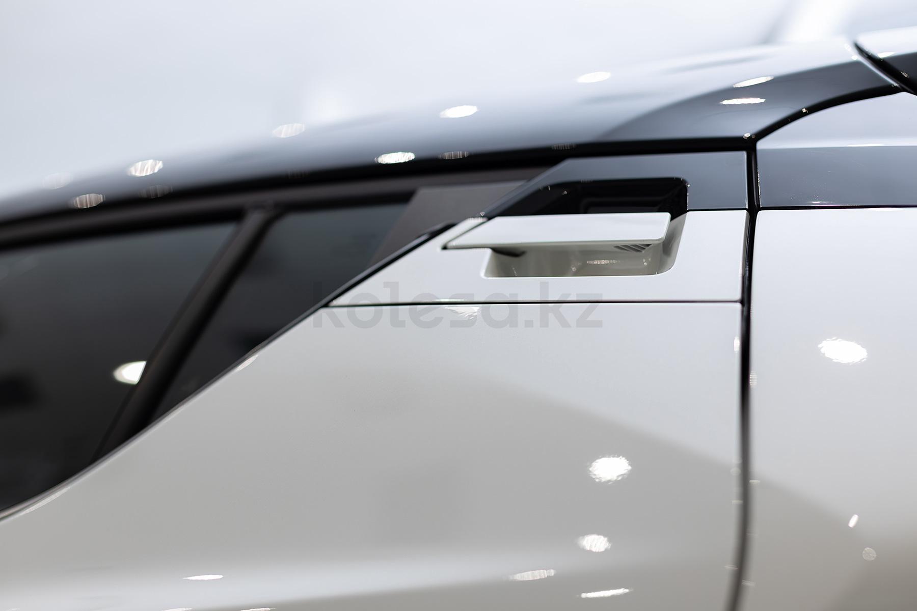 Toyota C-HR SUV 2019 - 2023 года