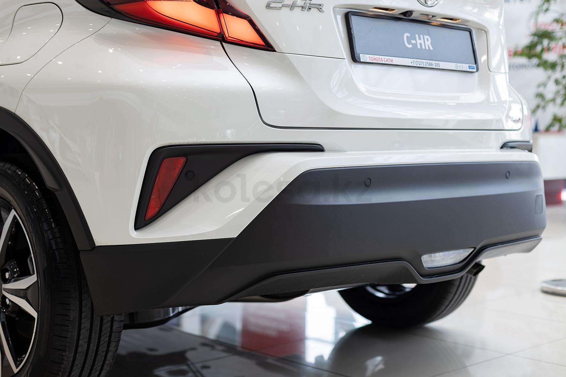 Toyota C-HR SUV 2019 - 2023 года