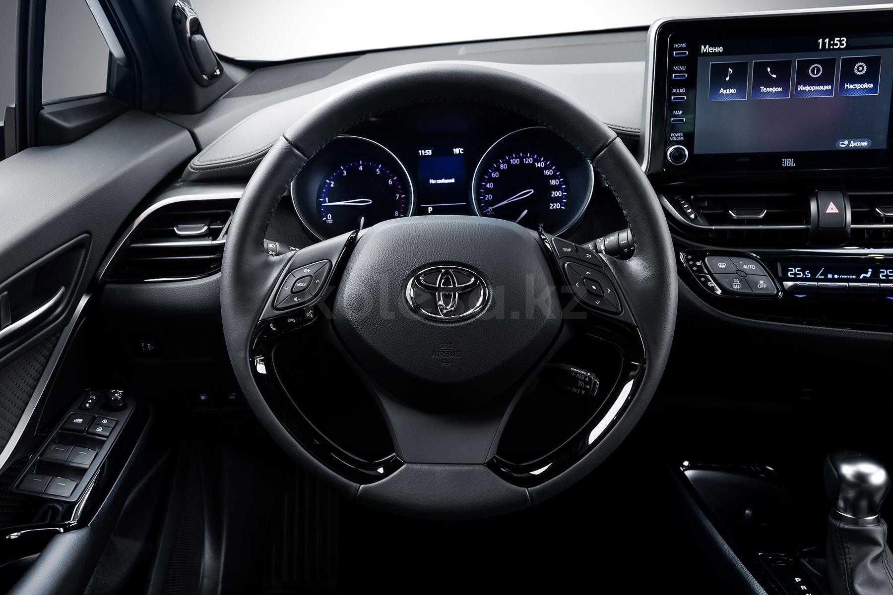 Toyota C-HR SUV 2019 - 2023 года