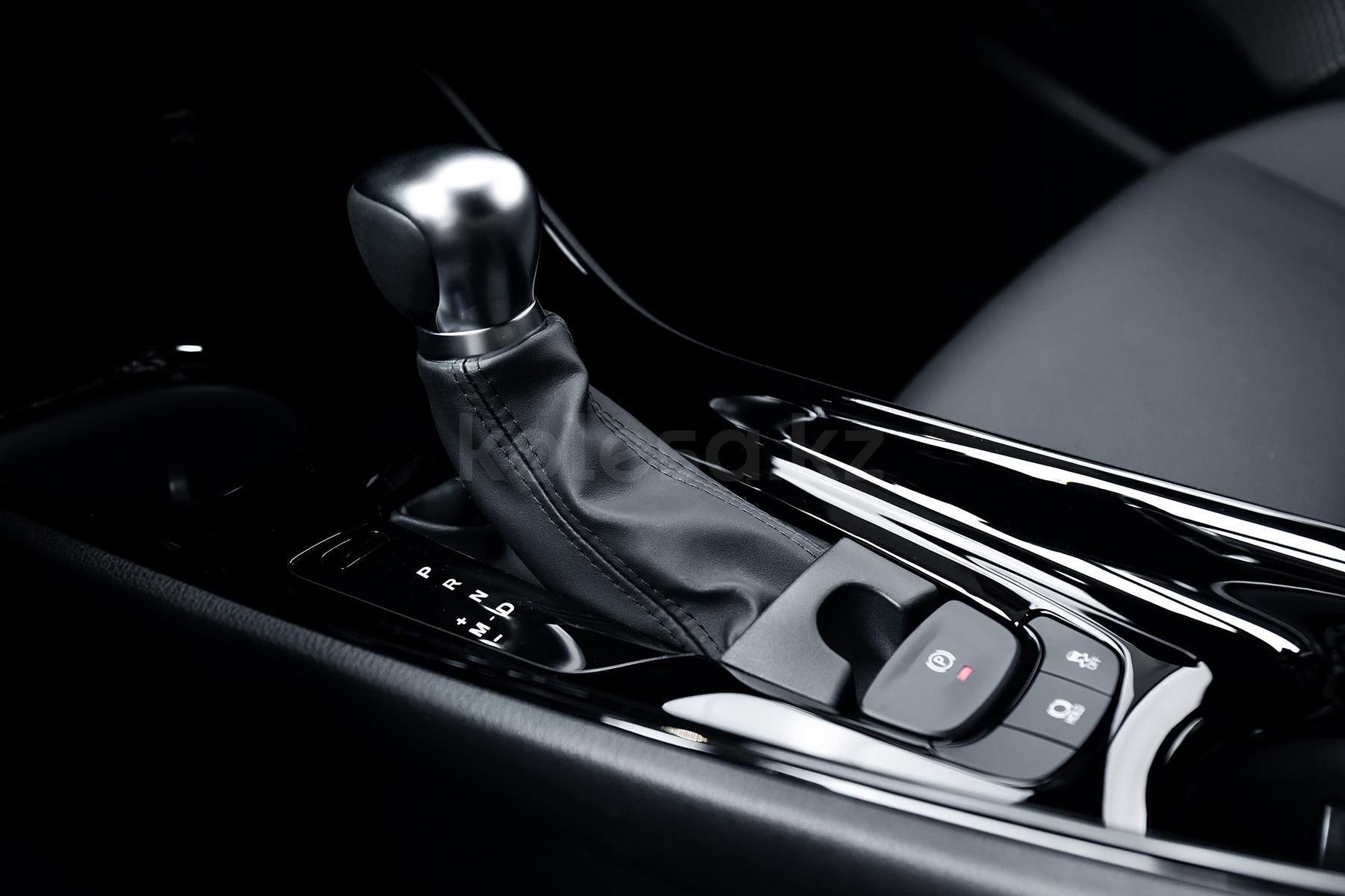 Toyota C-HR SUV 2019 - 2023 года