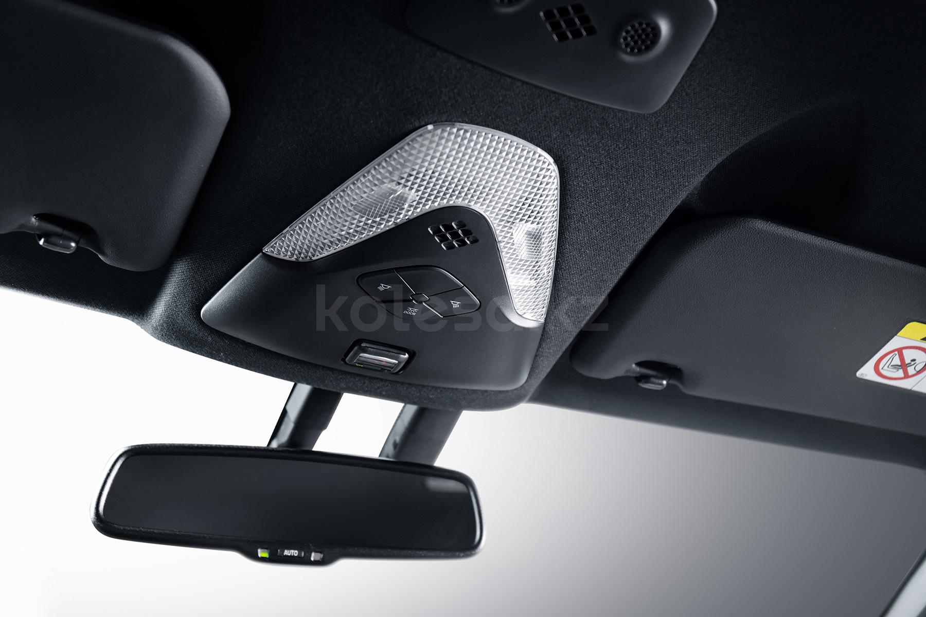 Toyota C-HR SUV 2019 - 2023 года