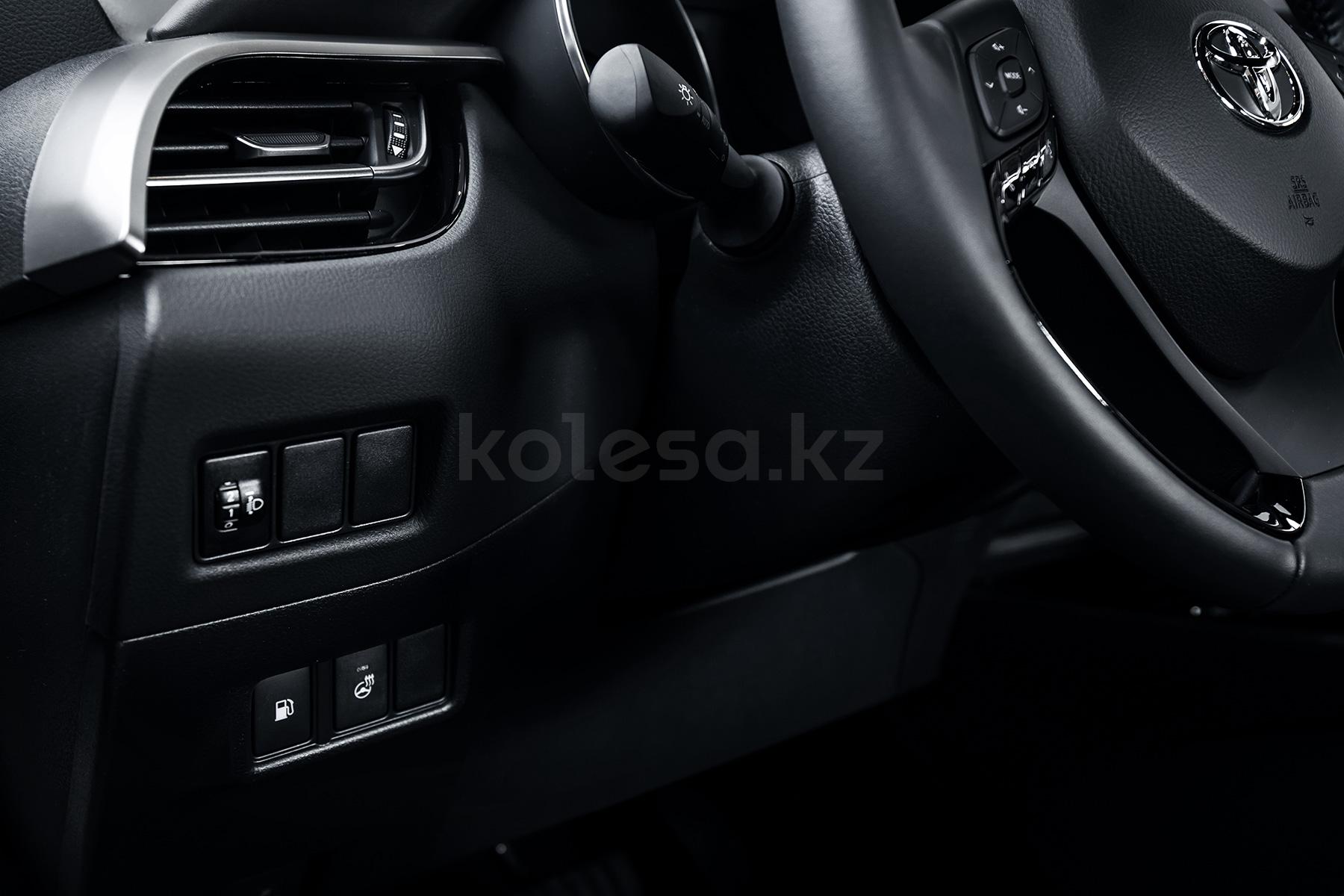 Toyota C-HR SUV 2019 - 2023 года