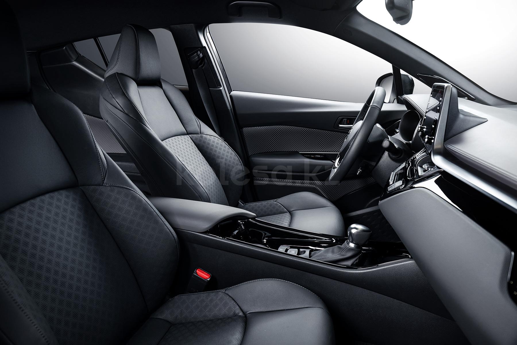 Toyota C-HR SUV 2019 - 2023 года