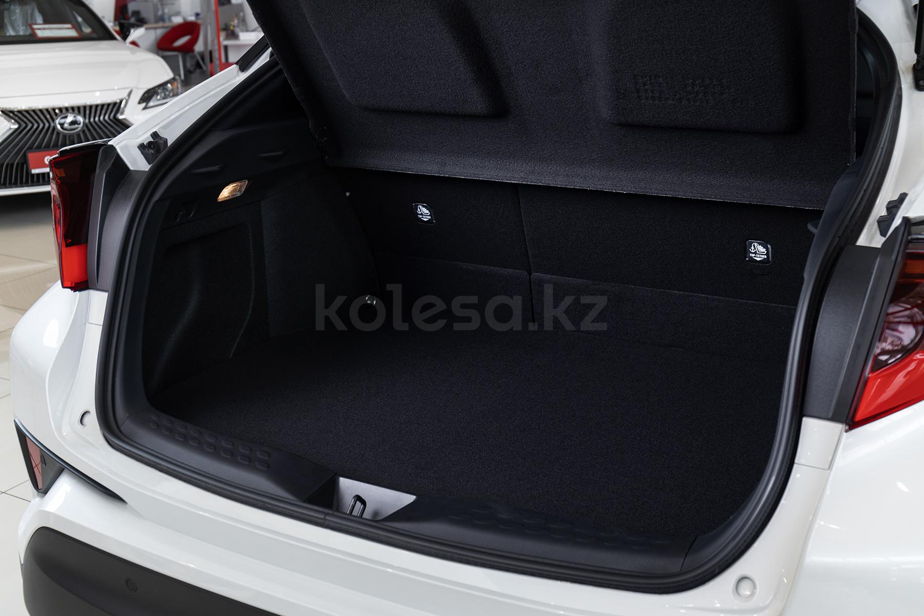 Toyota C-HR SUV 2019 - 2023 года