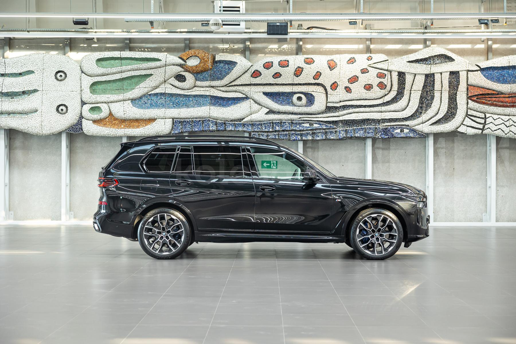BMW X7 SUV 2022 - н.в. года от 55 000 000 тенге