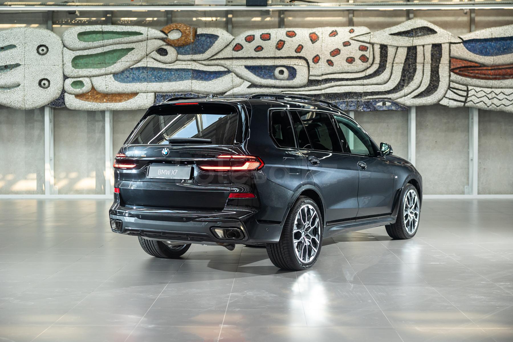 BMW X7 SUV 2022 - н.в. года от 55 000 000 тенге