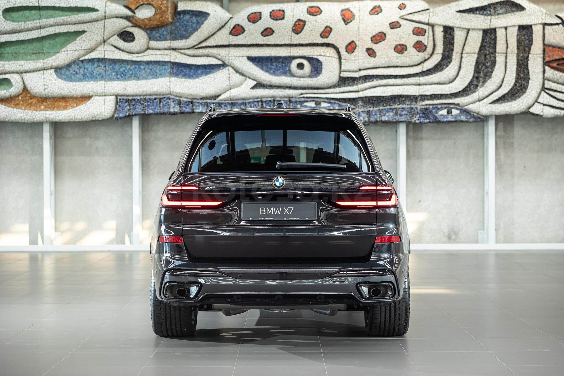 BMW X7 SUV 2022 - н.в. года от 55 000 000 тенге