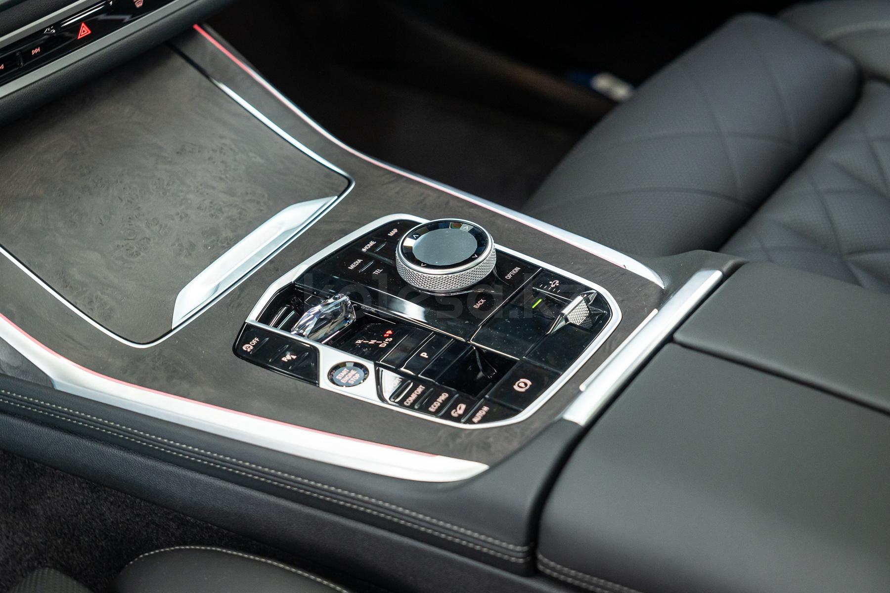 BMW X7 SUV 2022 - н.в. года от 55 000 000 тенге