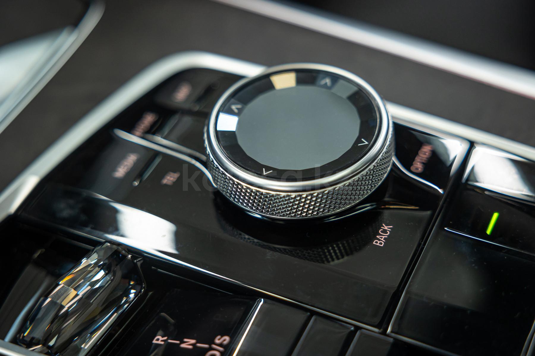 BMW X7 SUV 2022 - н.в. года от 55 000 000 тенге