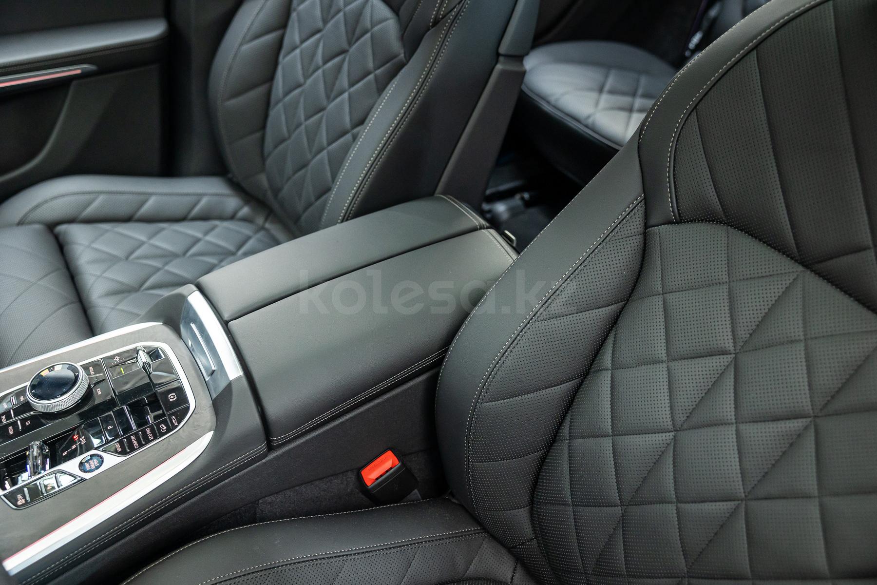 BMW X7 SUV 2022 - н.в. года от 55 000 000 тенге
