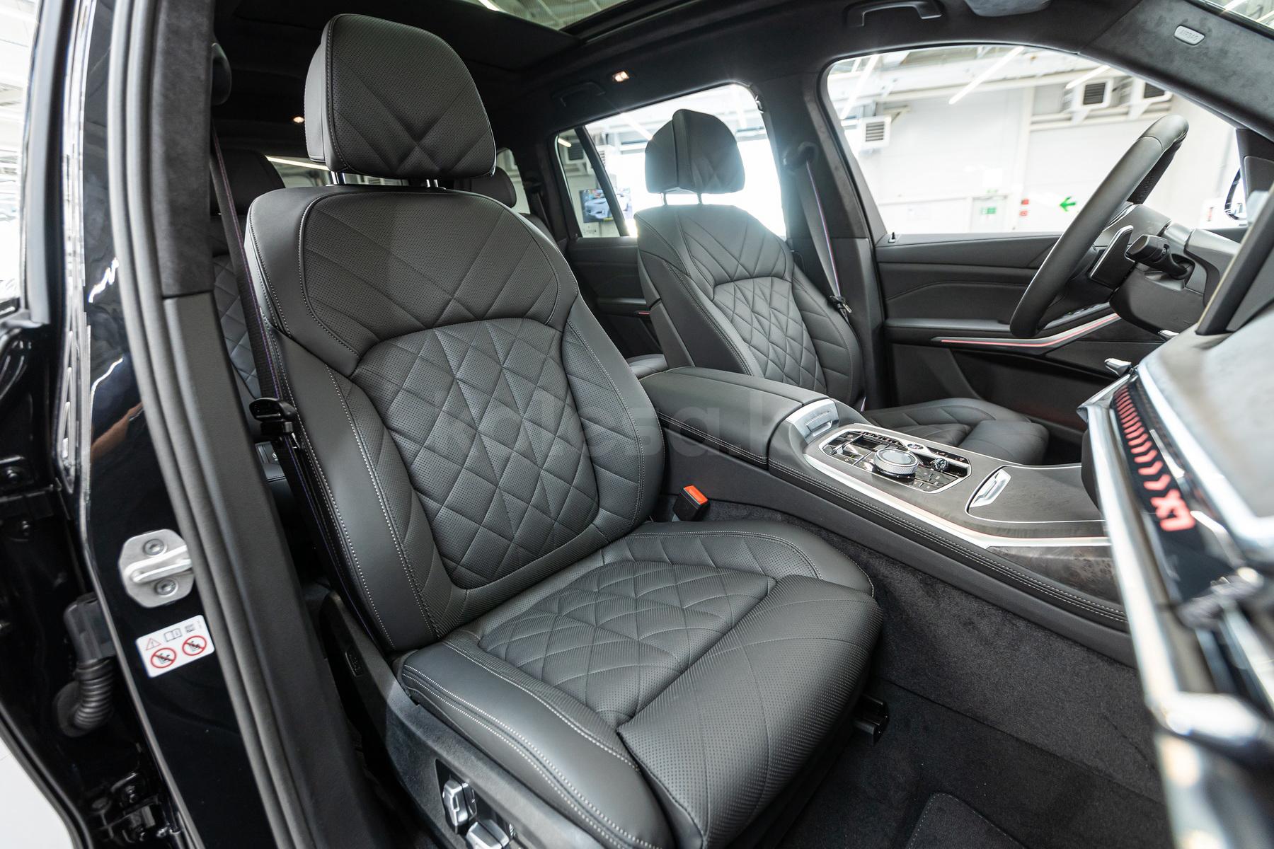 BMW X7 SUV 2022 - н.в. года от 55 000 000 тенге