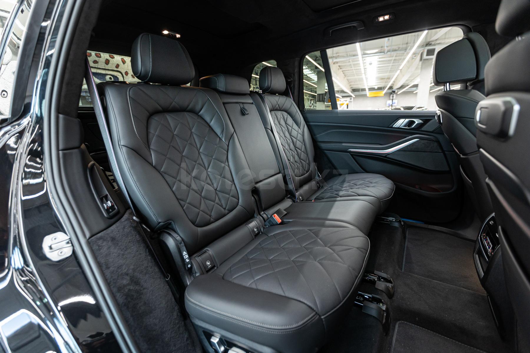 BMW X7 SUV 2022 - н.в. года от 55 000 000 тенге