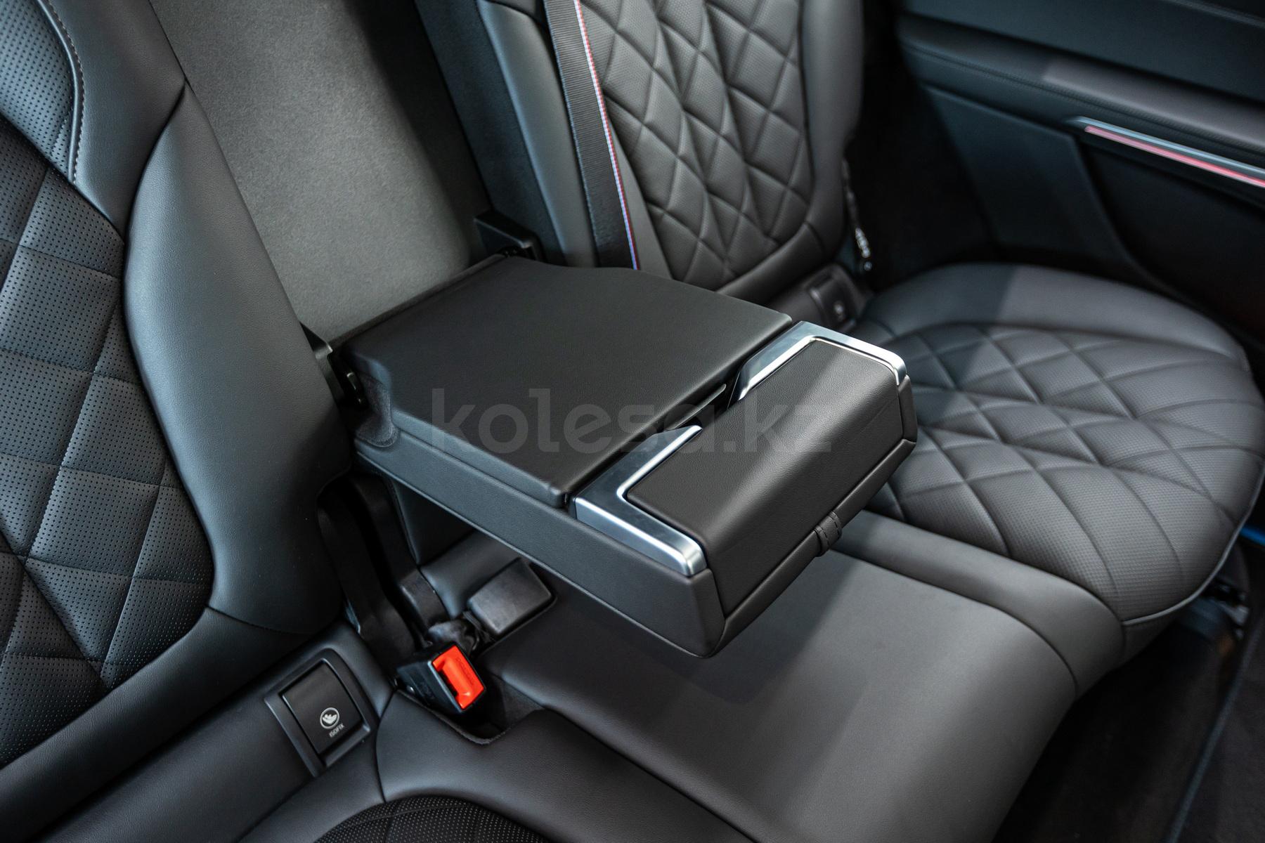 BMW X7 SUV 2022 - н.в. года от 55 000 000 тенге
