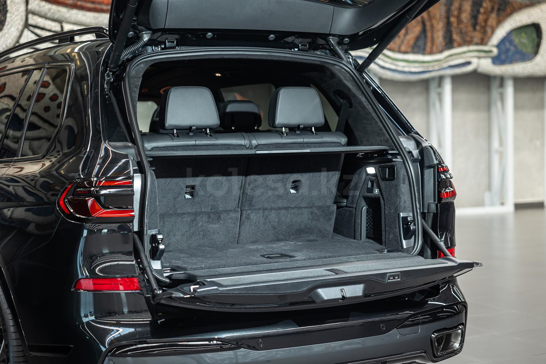 BMW X7 SUV 2022 - н.в. года от 55 000 000 тенге