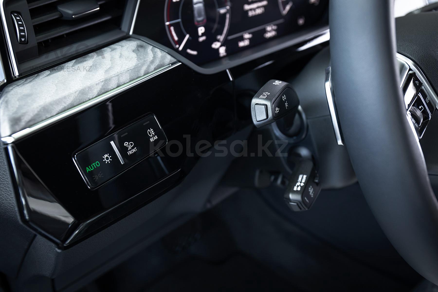 Audi e-tron J 2021 года