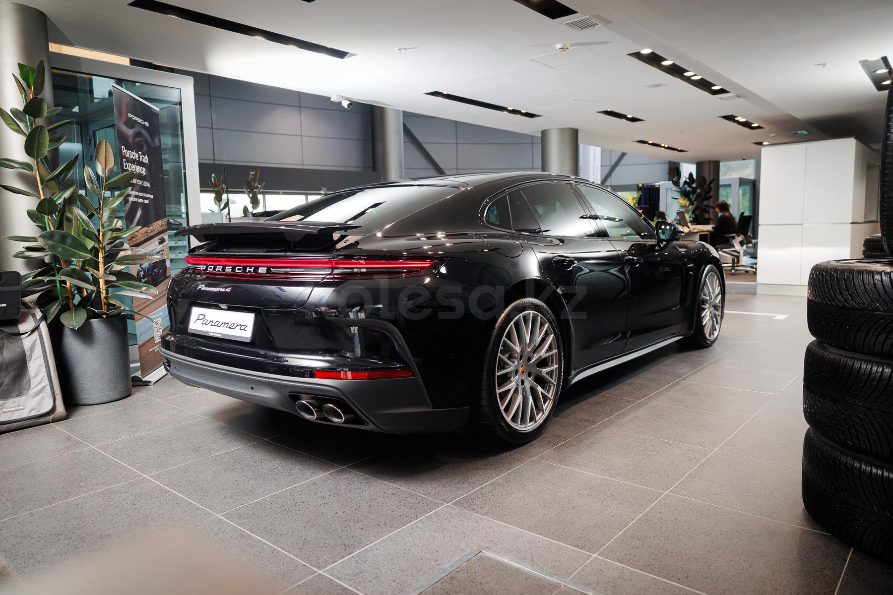 Porsche Panamera F 2023 - н.в. года от 108 000 000 тенге
