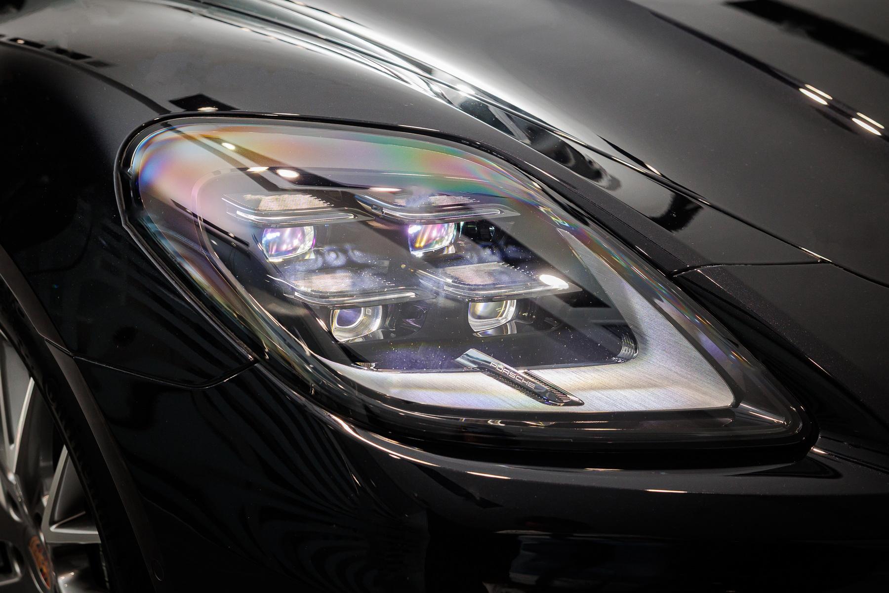 Porsche Panamera F 2023 - н.в. года от 108 000 000 тенге