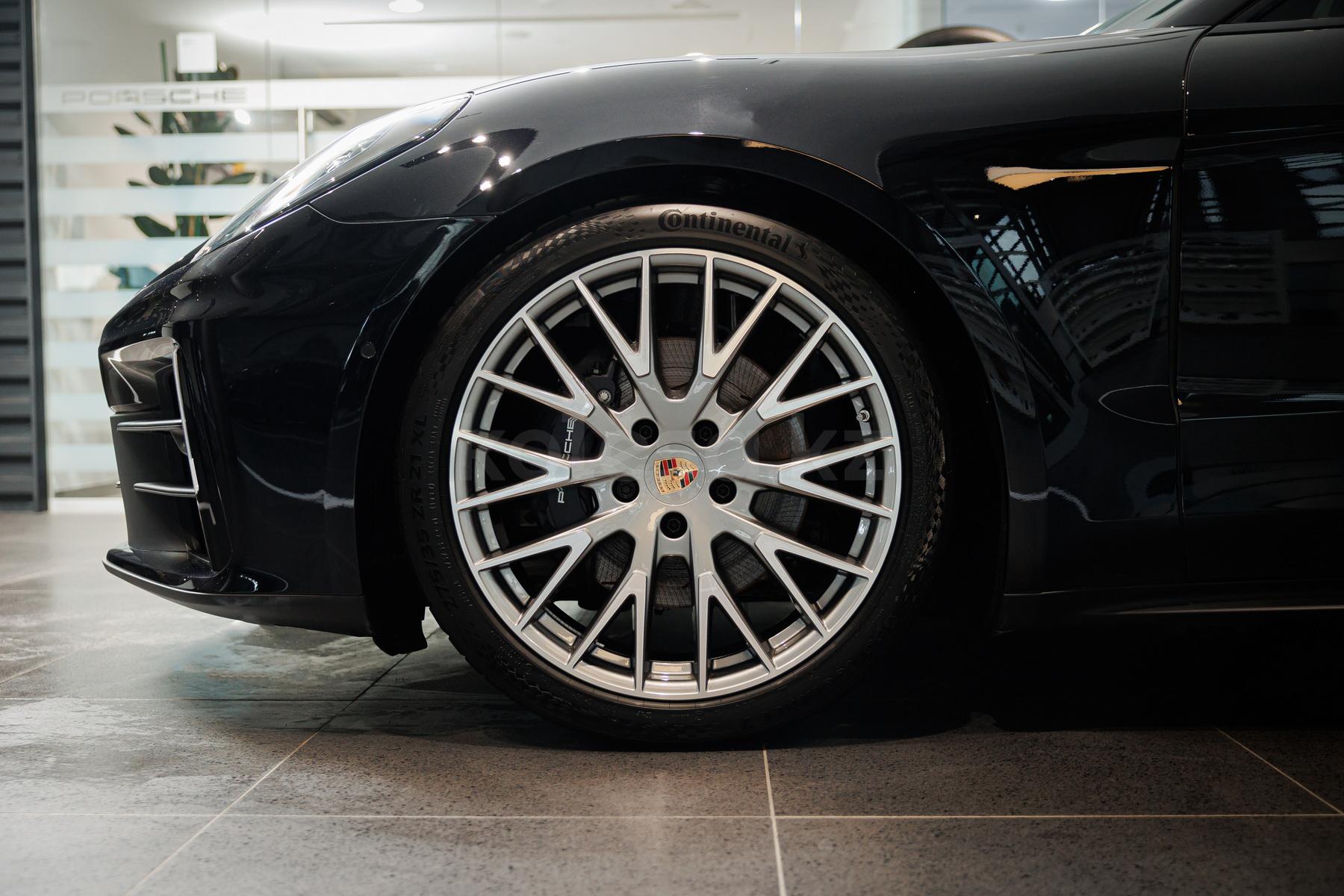 Porsche Panamera F 2023 - н.в. года от 108 000 000 тенге