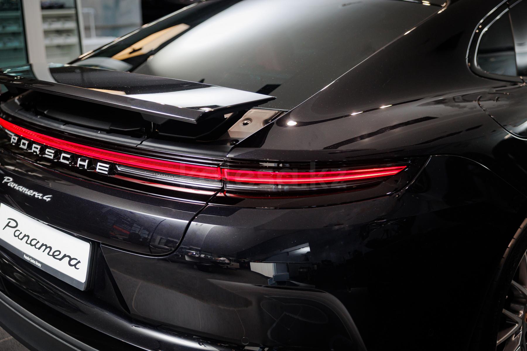 Porsche Panamera F 2023 - н.в. года от 108 000 000 тенге