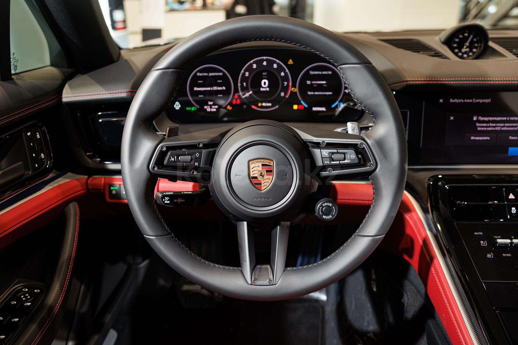 Porsche Panamera F 2023 - н.в. года от 108 000 000 тенге