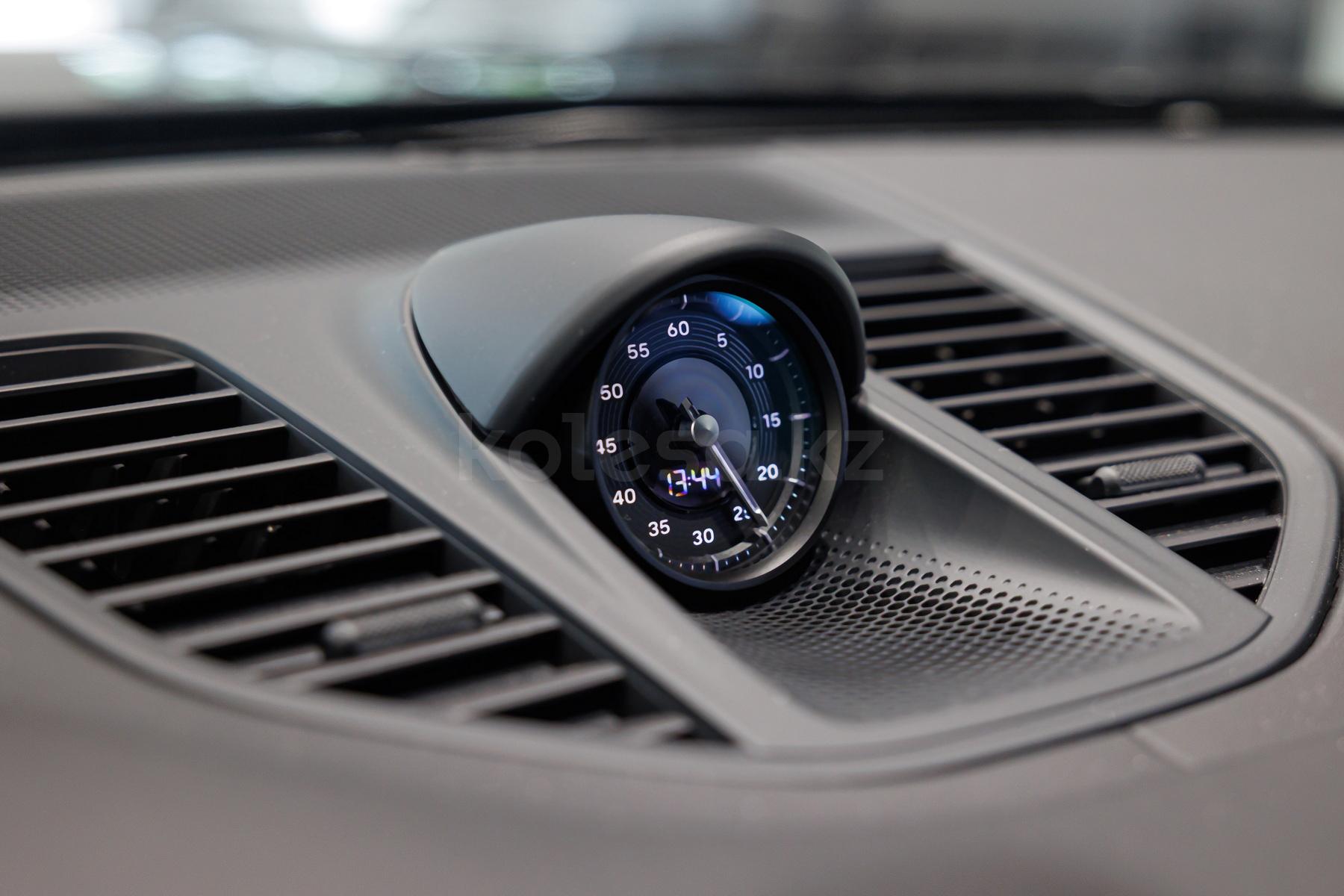 Porsche Panamera F 2023 - н.в. года от 108 000 000 тенге