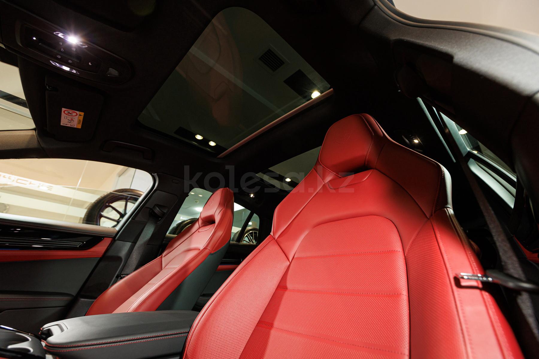 Porsche Panamera F 2023 - н.в. года от 108 000 000 тенге