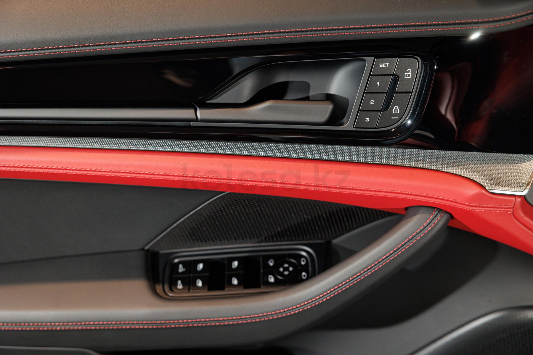 Porsche Panamera F 2023 - н.в. года от 108 000 000 тенге