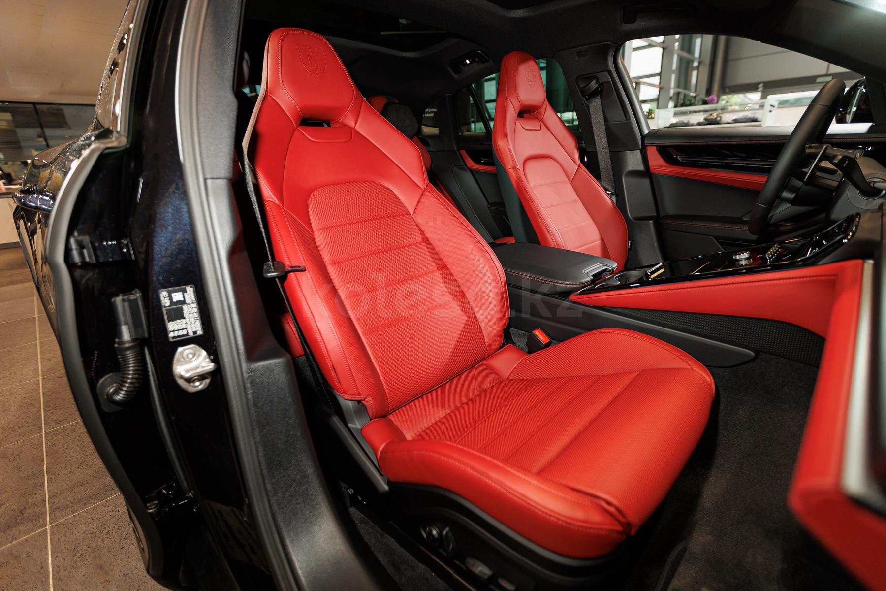 Porsche Panamera F 2023 - н.в. года от 108 000 000 тенге
