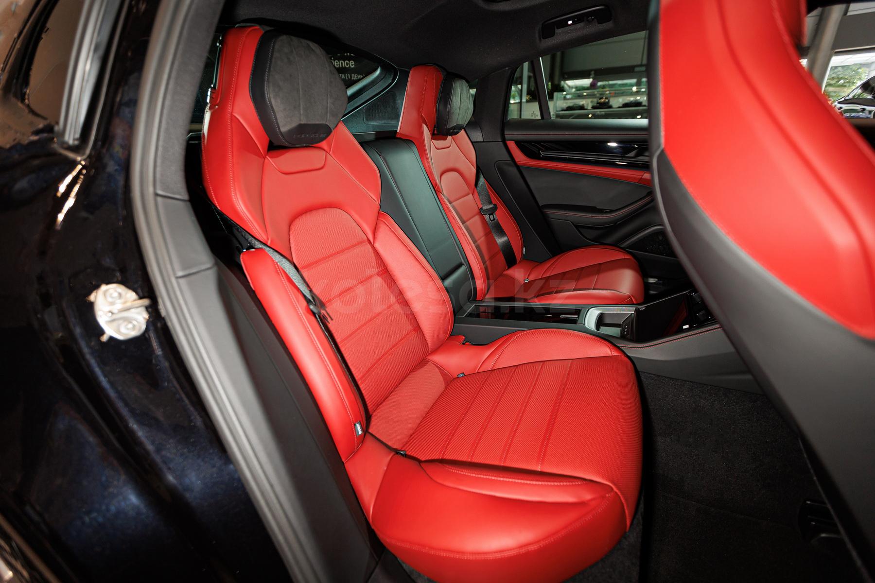 Porsche Panamera F 2023 - н.в. года от 108 000 000 тенге