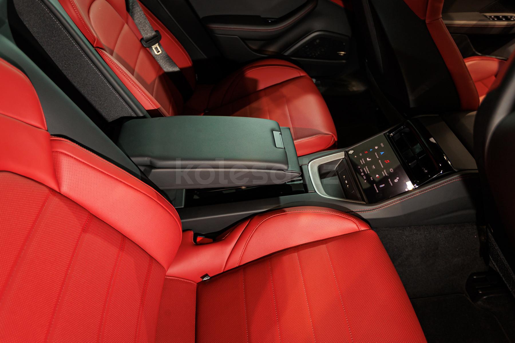 Porsche Panamera F 2023 - н.в. года от 108 000 000 тенге