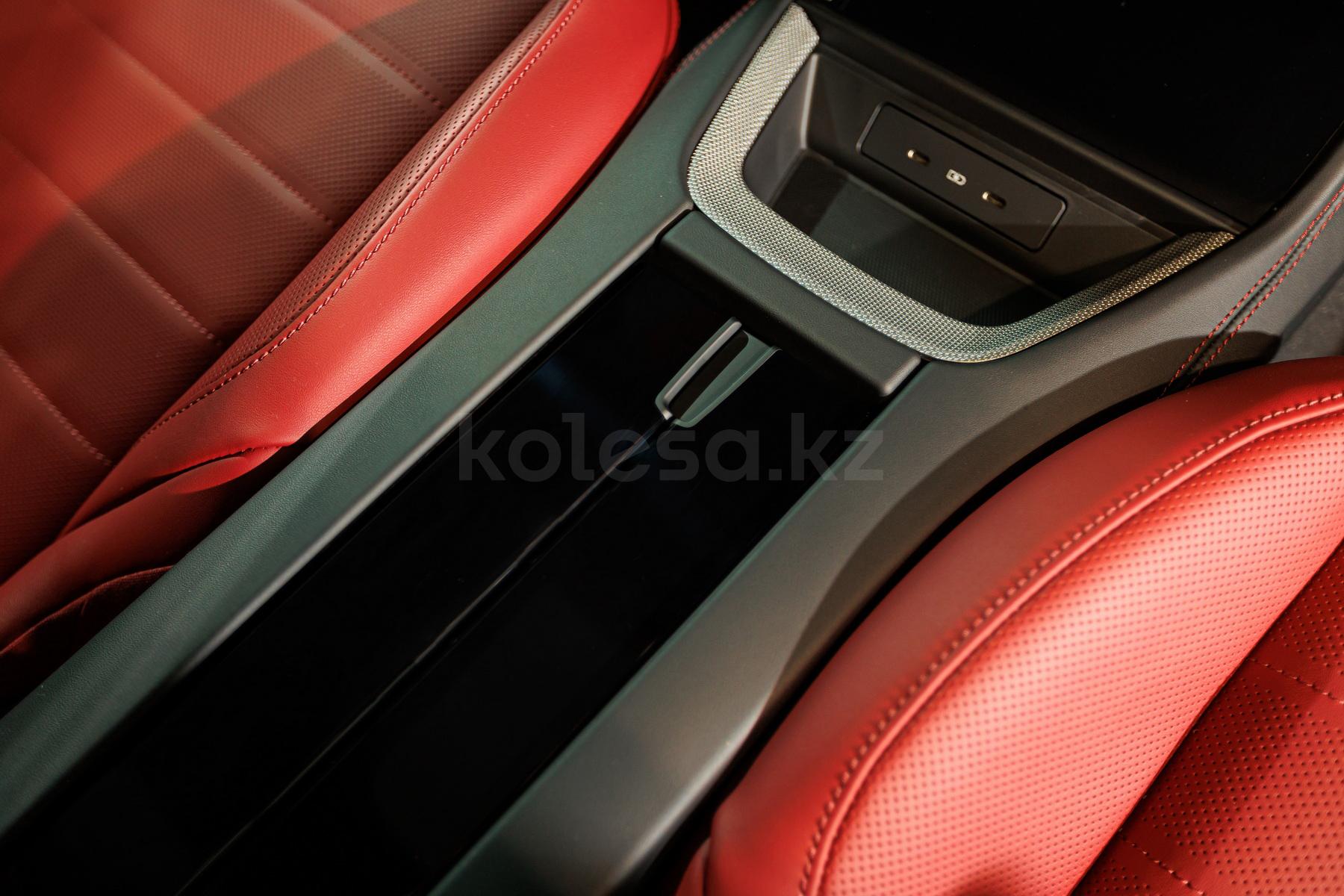 Porsche Panamera F 2023 - н.в. года от 108 000 000 тенге